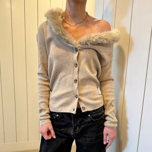 Banana republic fuzzy Neck longsleeve